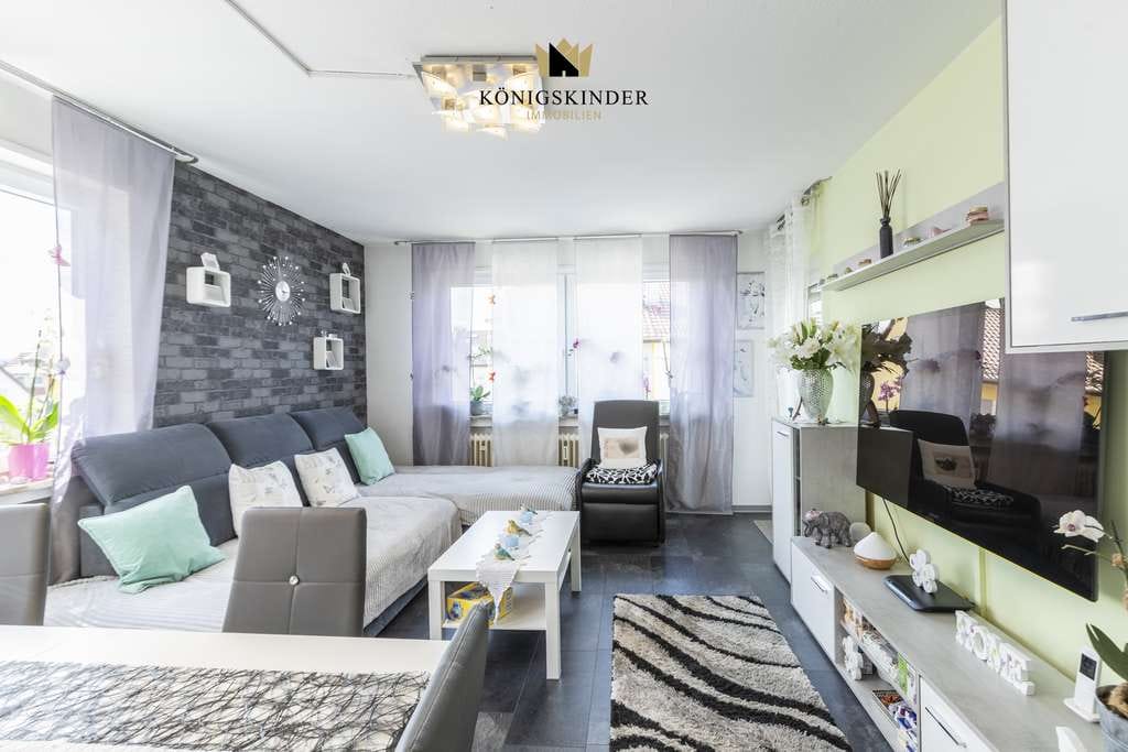 Immobilie in Renningen - Charmantes Zweifamilienhaus mit großem Garten und Potenzial in ruhiger Lage von Renningen-Malmsheim - Bild 2