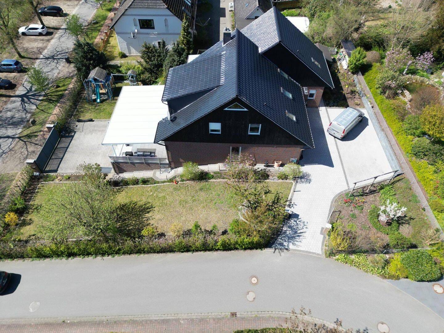 Immobilie in Neetze - Zweifamilienhaus mit Doppelhauscharakter – 294 m² Wohnfläche – 1.068 m² Eigentumsgrundstück in 21398 Neetze - Bild 2