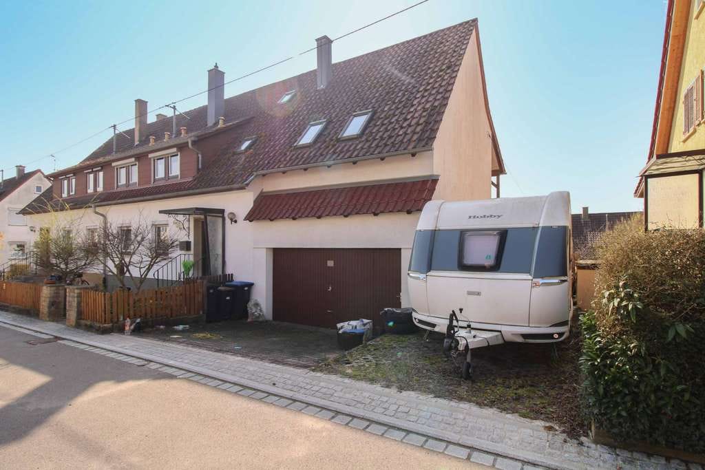 Immobilie in Pliezhausen - DHH mit großem Garten, Balkon und Garage - Bild 3