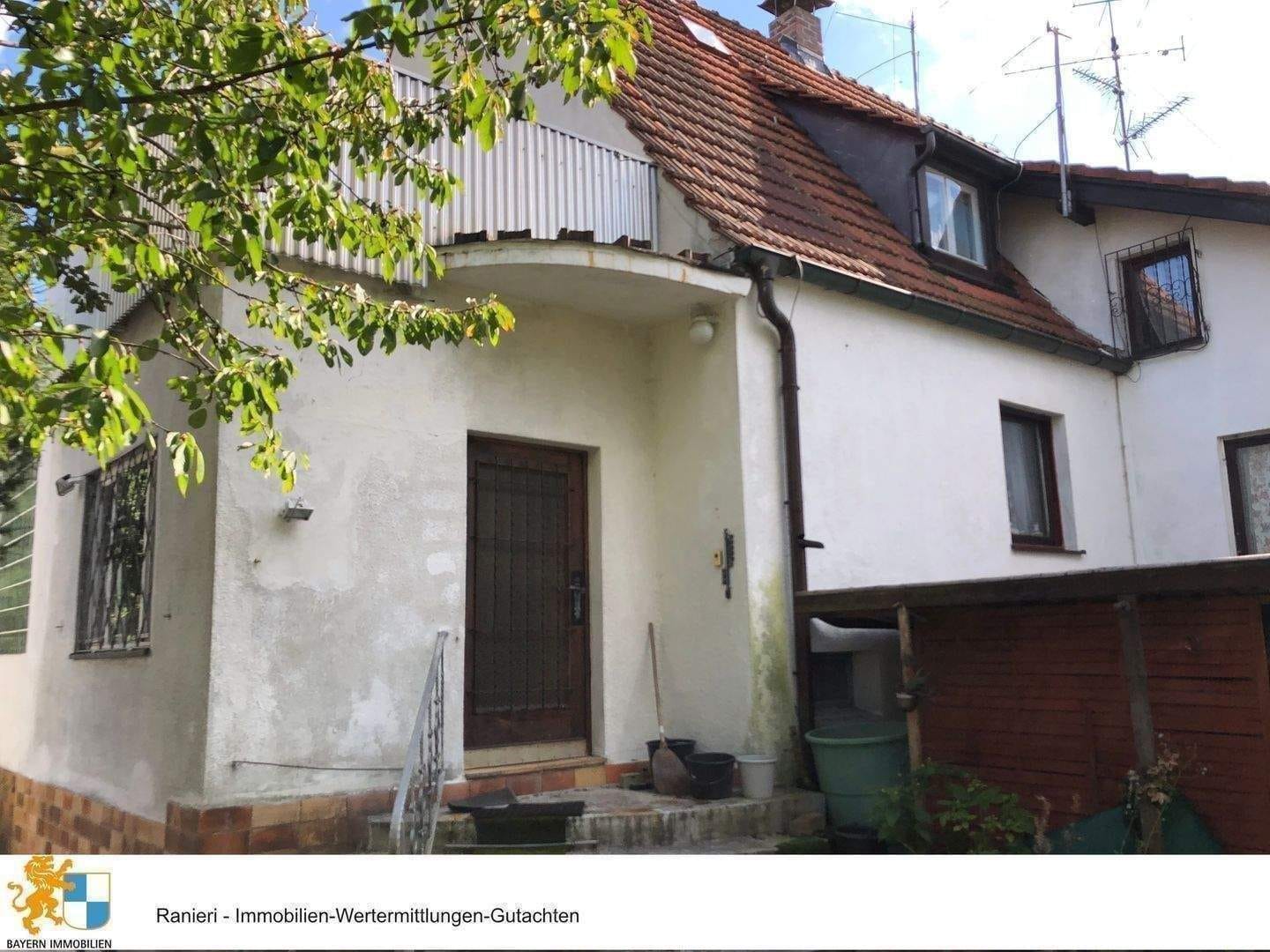 Immobilie in Oberasbach - Renovierungsbedürftiges Wohnhaus in sehr guter Lage von Oberasbach - Geplant : Teilverkauf hinteres Grundstück  - Bild 4