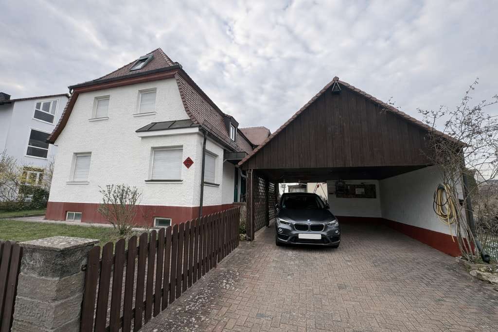 Immobilie in Feucht - Gemeinsam wohnen, getrennt leben: Doppelhaus mit zwei Einheiten und viel Platz - Bild 0