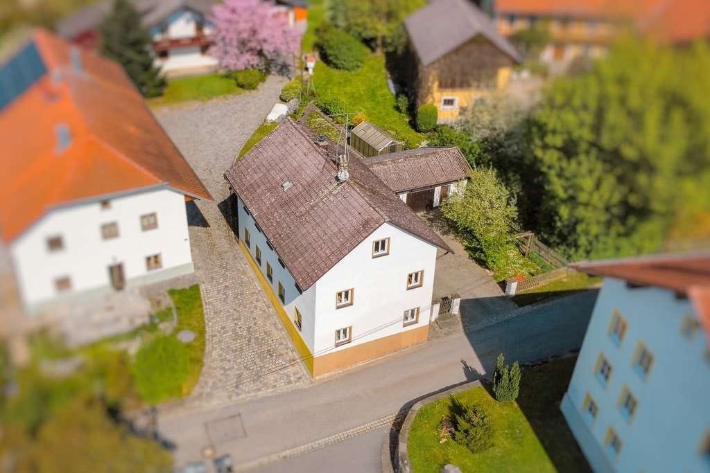 Immobilie in Fürstenzell - Wohnhaus mit Platz für Familie, Hobby und Handwerk nähe Fürstenzell!  - Bild 1