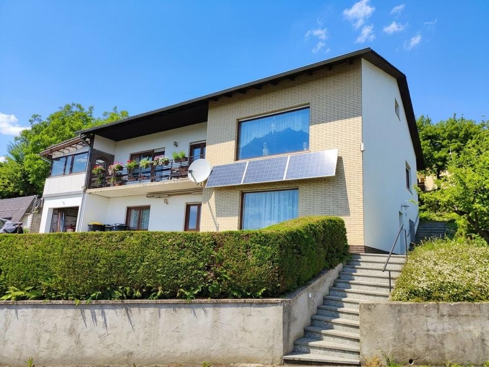 Immobilie in Leun - Familienhaus mit PV-Anlage, Wintergarten & Einliegerwohnung - Bild 0