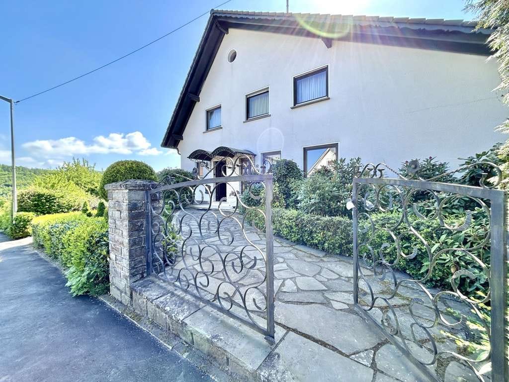 Immobilie in Betzdorf - **Hochwertiges Einfamilienhaus mit Pool in ruhiger Höhenlage von Betzdorf** - Bild 3