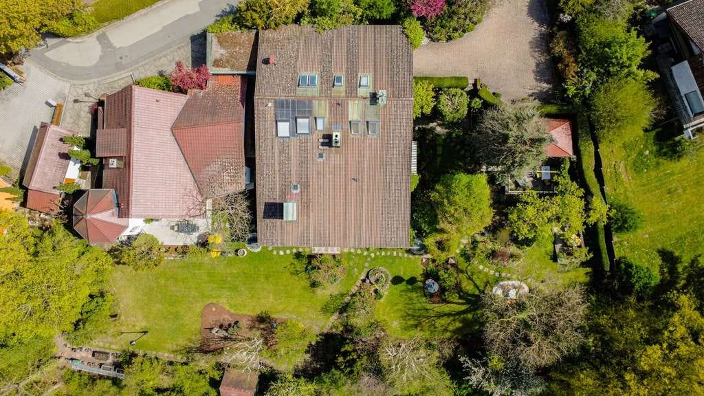 Immobilie in Emskirchen - Repräsentative Unternehmervilla in bester Wohnlage, ca. 1.670 m² Grund, ca. 282 m² Wohnfläche ! - Bild 4