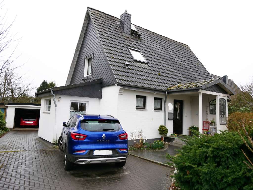 Immobilie in Hasloh - Großzügiges Einfamilienhaus mit Keller, Garage & Nebengebäude in ruhiger Lage - Bild 0