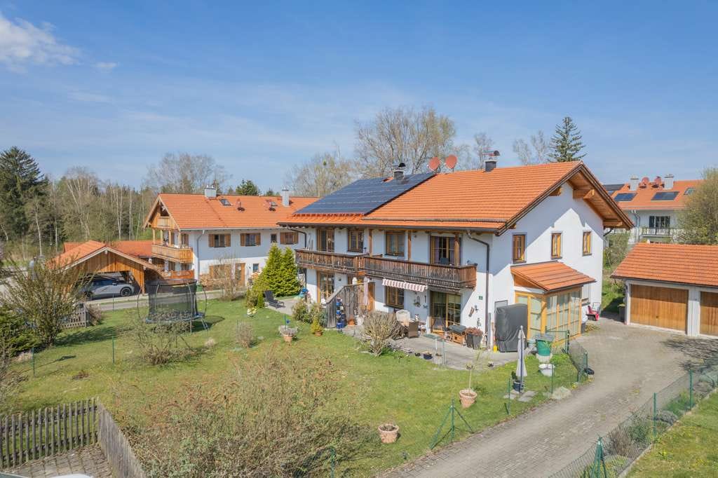 Immobilie in Greiling - NAUTR. RUHE. LEBEN - Sonniges Familienhaus mit viel Platz & nachhaltiger Technik - Bild 0