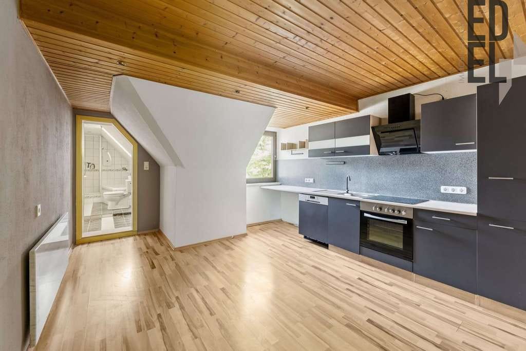 Immobilie in Sulzbach-Rosenberg - 3-Zimmer-Dachgeschosswohnung mit Garage & Gartenanteil in zentraler Lage von Sulzbach-Rosenberg - Bild 3