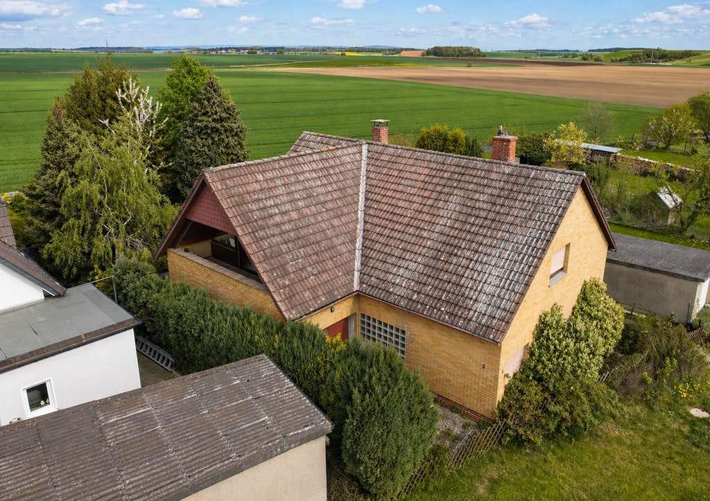 Immobilie in Liebenburg - Ländliche Ruhe trifft auf Weitblick – Freistehendes Einfamilienhaus mit Entwicklungspotenzial! - Bild 0