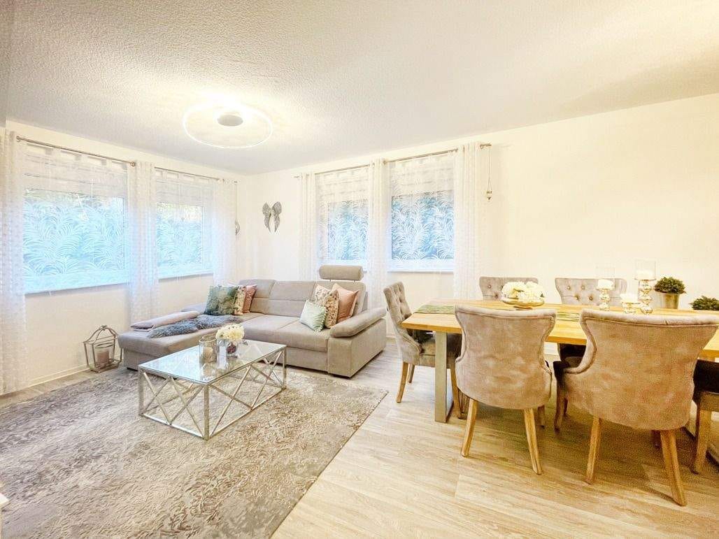 Immobilie in Friolzheim - Imposantes Wohnhaus mit Einliegerwohnung und separatem Gästebereich - Bild 2