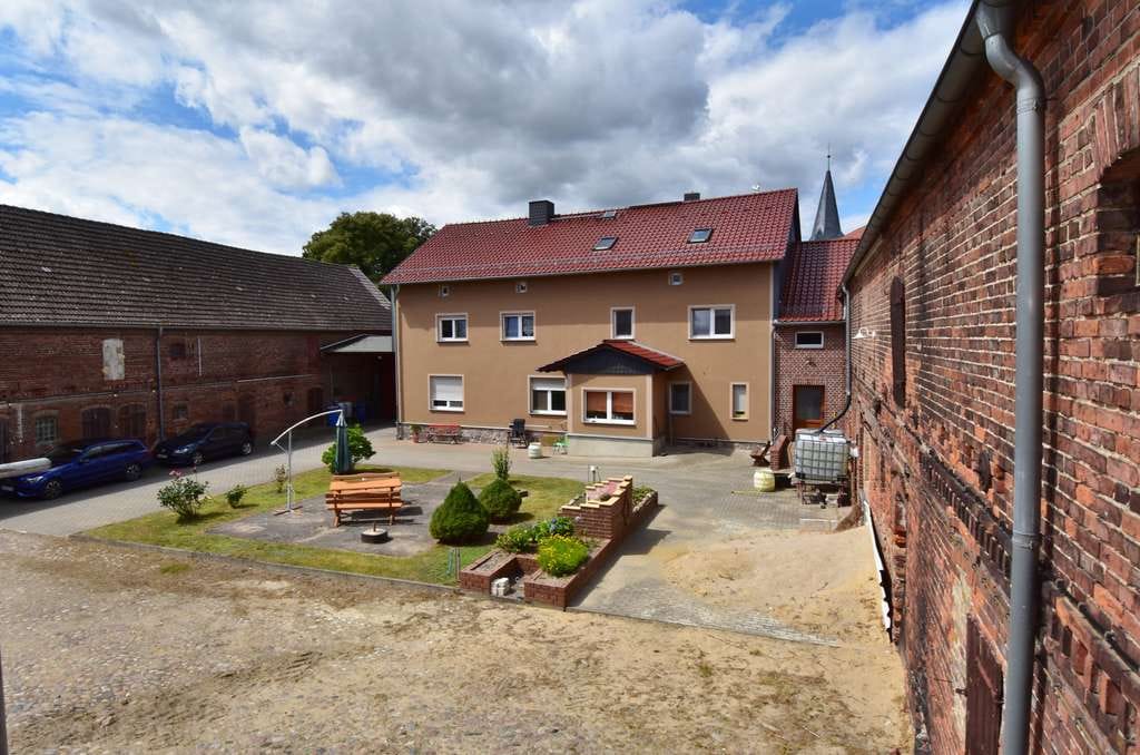 Immobilie in Treuenbrietzen - Vierseitenhof nahe Berlin – Wohnen, Arbeiten & Leben auf über 5.000 m² Hofanlage + Ackerland (b.B.) - Bild 2