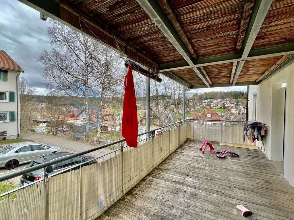 Immobilie in St. Georgen im Schwarzwald - Großzügige 4,5-Zimmer-Wohnung mit Balkon, Stellplätzen in St. Georgen - Bild 1