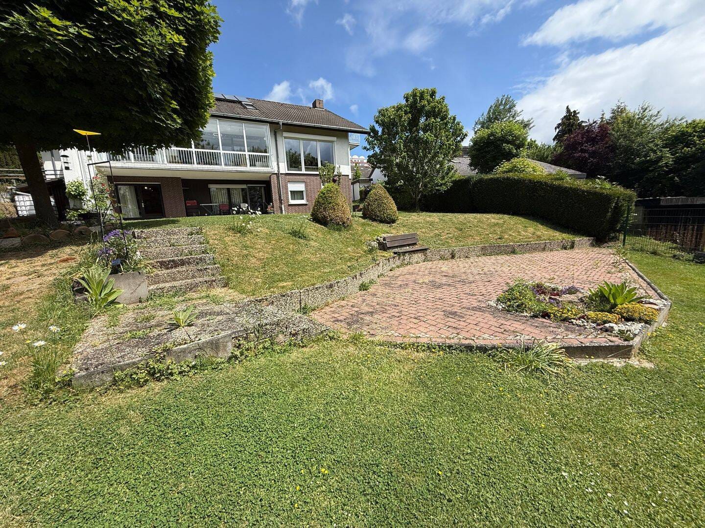 Immobilie in Homberg - TOP Lage:  Einfamilienhaus mit Sauna, Garten, ELW und Doppelgarage - Bild 3