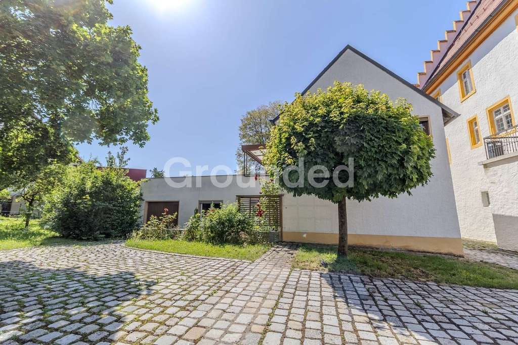 Immobilie in Viereth-Trunstadt - Einfamilienhaus in Schlosslage mit großer Dachterrasse in Trunstadt - Bild 1