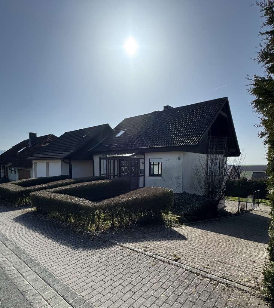 Immobilie in Karsbach - Charmantes Einfamilienhaus mit großem Garten in Wayersfeld - Bild 2