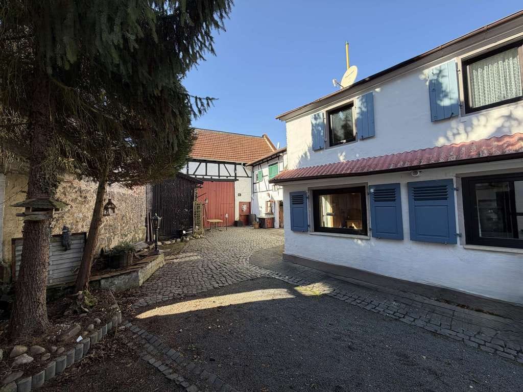 Immobilie in Roßdorf - Historisches Anwesen in Ortskernlage mit Fachwerkhaus, großer Scheune und schönem Westgarten - Bild 0