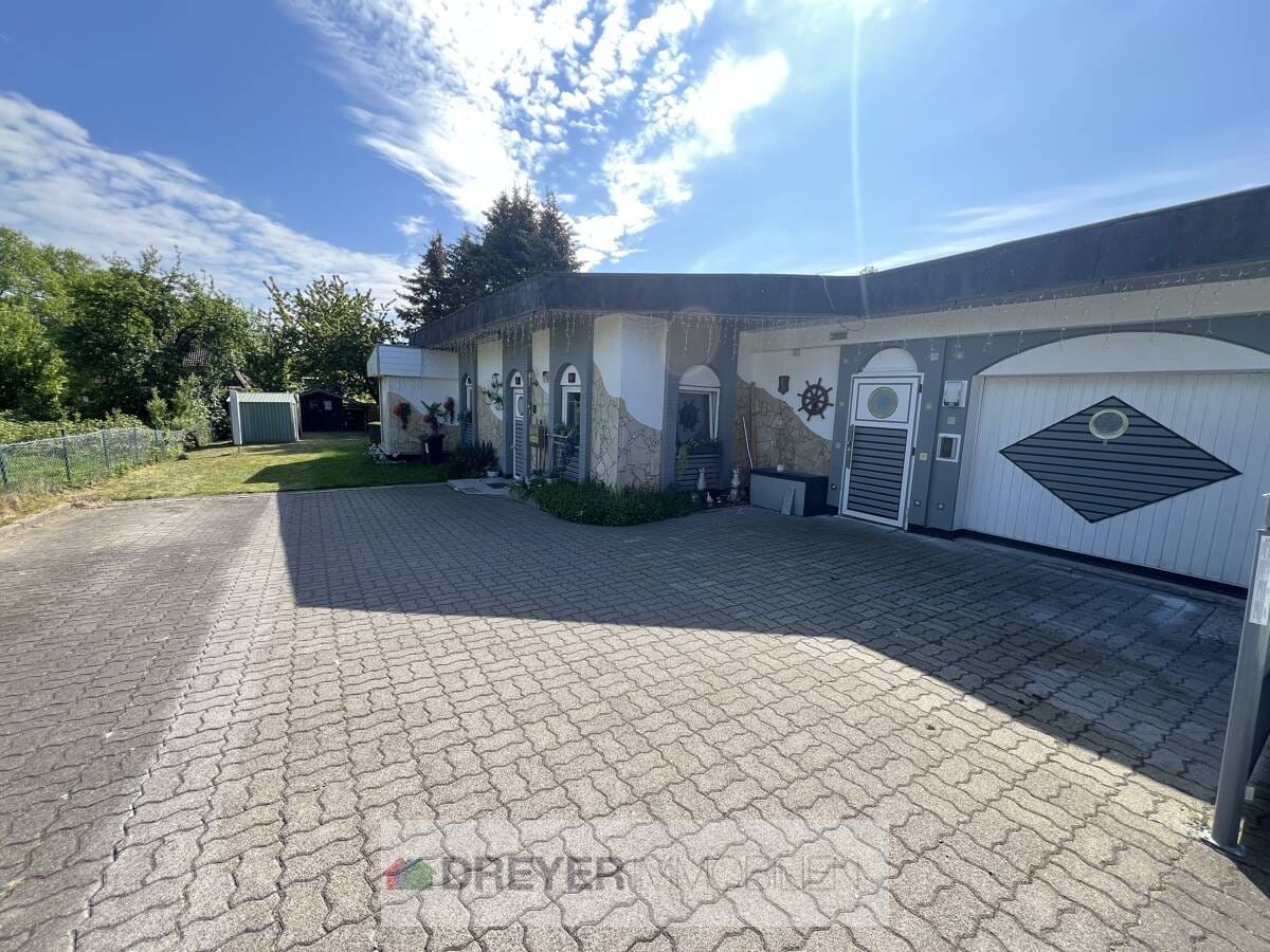 Immobilie in Reinfeld - Mehrfamilienhaus mit 9 Einheiten, Garten, Stellplätzen und Garagen - Bild 3