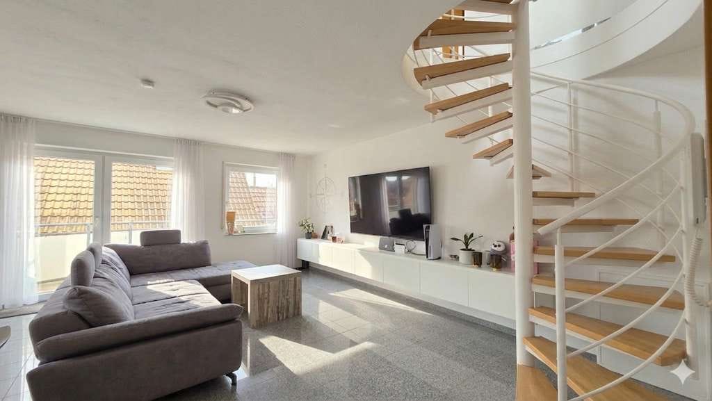 Immobilie in Gemmrigheim - Exklusives Wohnerlebnis in Gemmrigheim: Kernsanierte 4-Zimmer-Maisonette mit Galerie, Aufzug und Wei - Bild 2