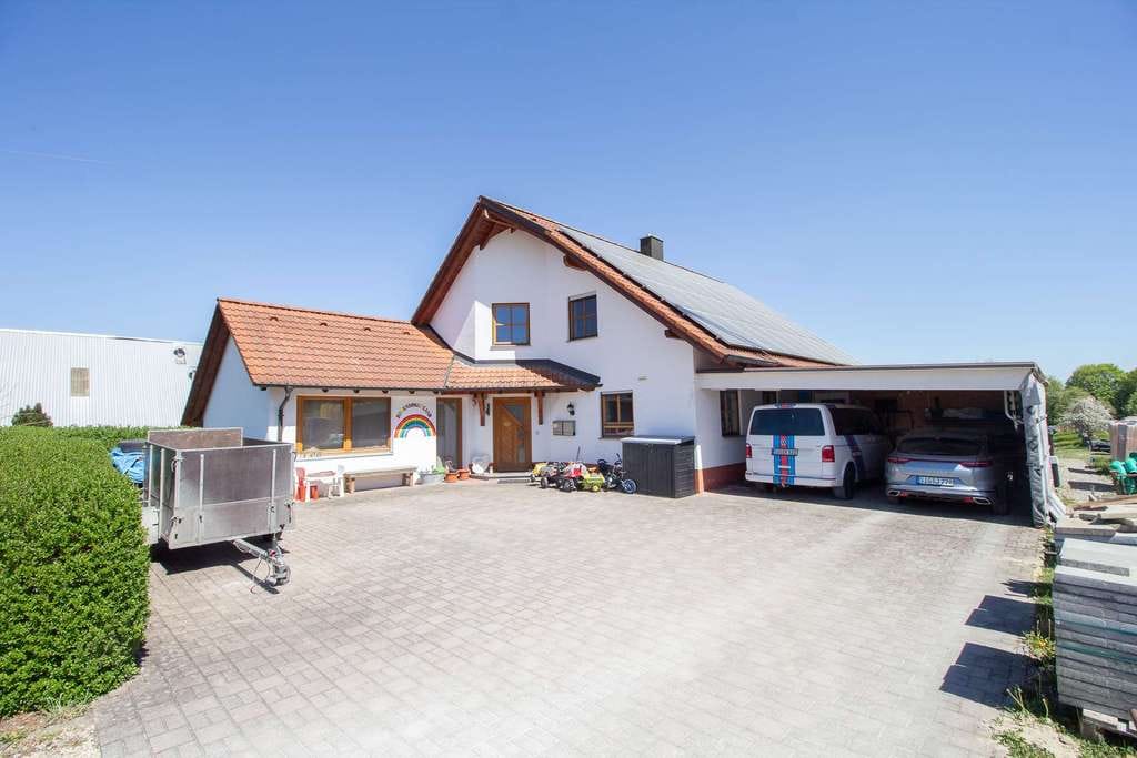 Immobilie in Ostrach - Platz für Familie, Arbeit und Vermietung – vielseitige Immobilie in ruhiger Lage - Bild 1