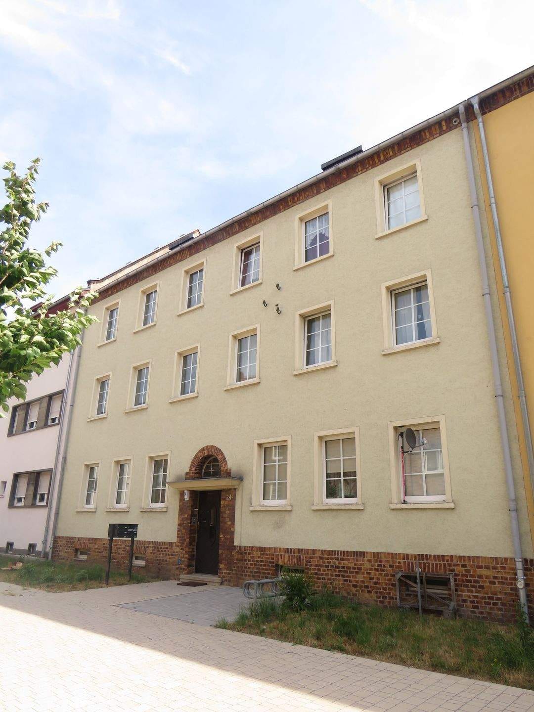 Immobilie in Bitterfeld-Wolfen - Charmantes Mehrfamilien-Reihenhaus zur Renovierung in Bitterfeld-Wolfen - Bild 0