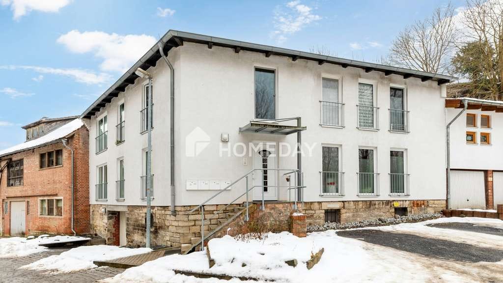 Immobilie in Bad Gandersheim - Charmantes 4-Familienhaus in ruhiger Hanglage – Solide Kapitalanlage mit 4 Garagen & 2 Stellplätzen - Bild 0