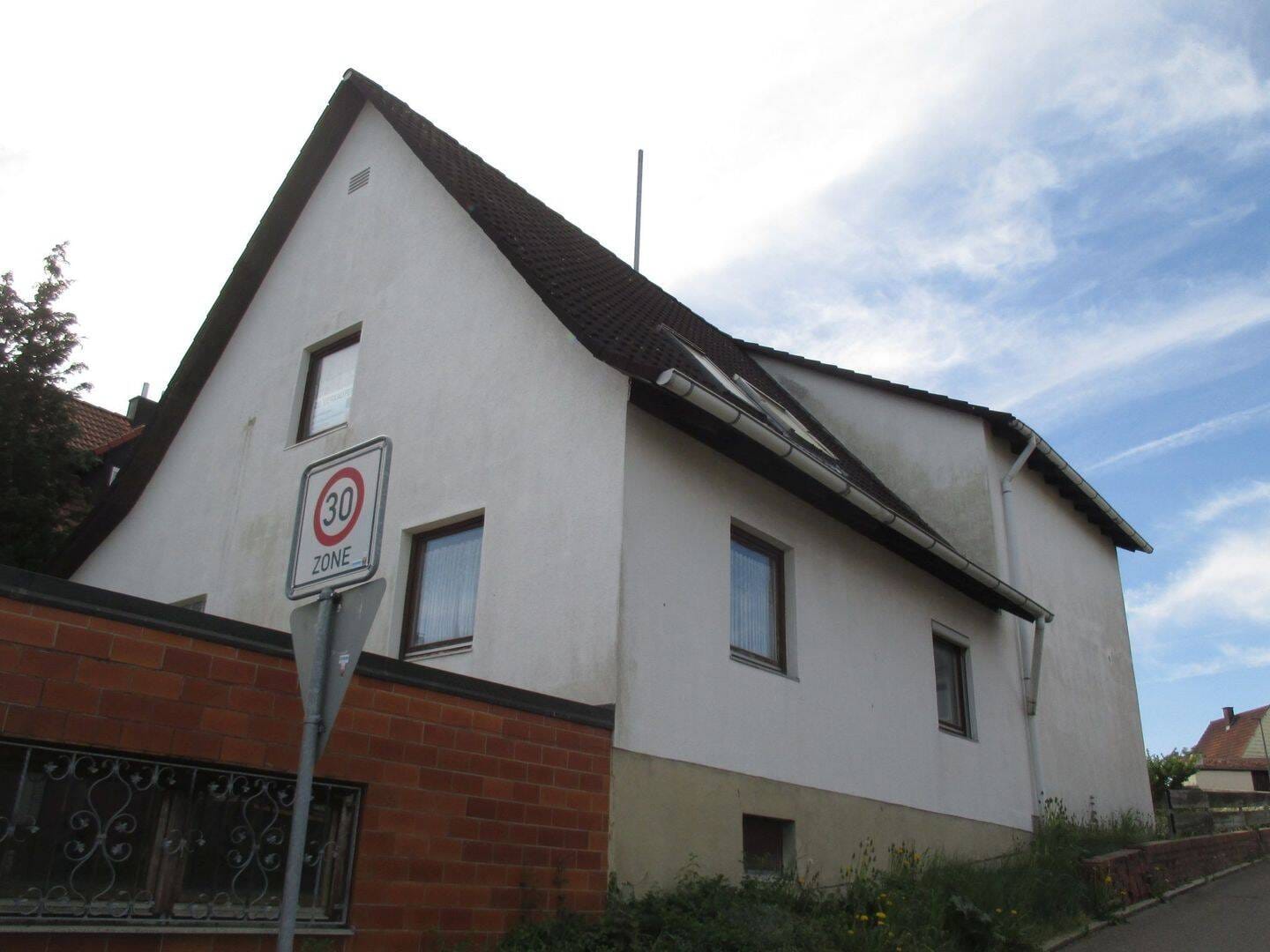 Immobilie in Mainburg - GIS IMMOBILIEN - Freistehendes Haus mit Lagergebäude zum Renovieren! - Bild 4