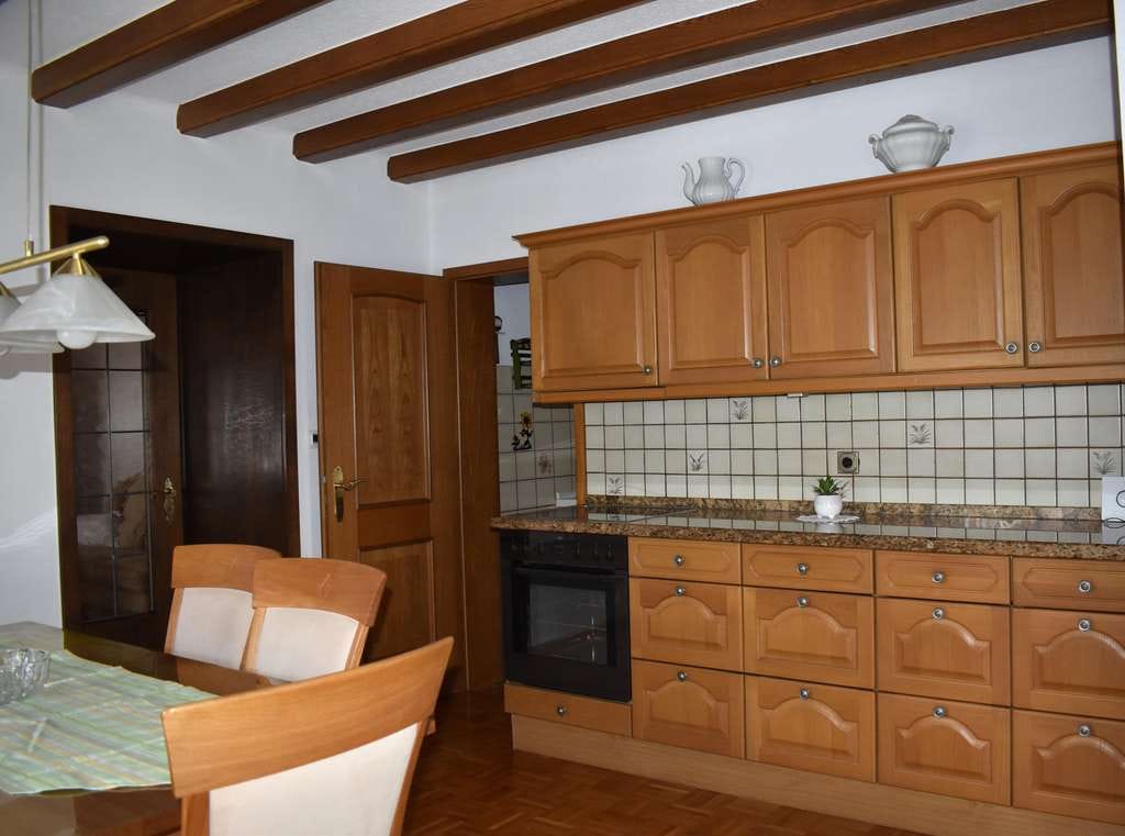 Immobilie in Hermeskeil - Attraktives Einfamilienhaus mit zusätzlichem Wohnhaus, Garage und Garten in zentraler Lage von Herm - Bild 4