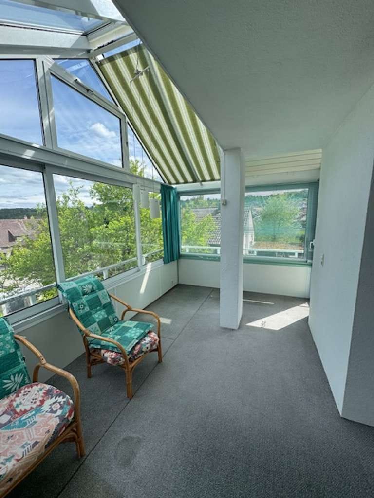 Immobilie in Ostelsheim - Gepflegtes Einfamilienhaus mit großem Garten, Wintergarten sowie 2 Garagen in 75395 Ostelsheim - Bild 0