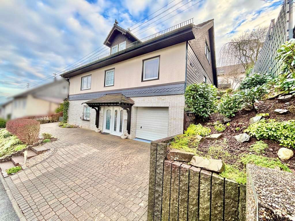 Immobilie in Mittelhof - **Sehr gepflegtes Ein-/ Zweifamilienhaus mit Garten und Garage in toller Lage von Wissen** - Bild 3