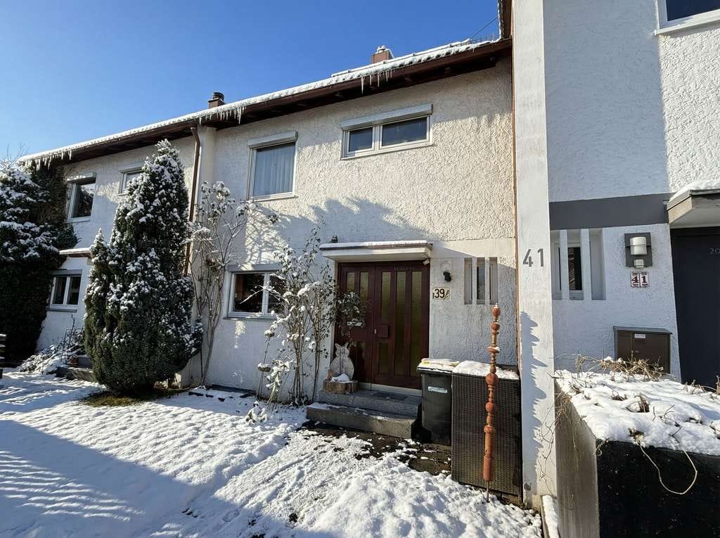 Immobilie in Isny im Allgäu - Charmantes Reihenmittelhaus mit Renovierungspotenzial im idyllischen Isny im Allgäu - Bild 0