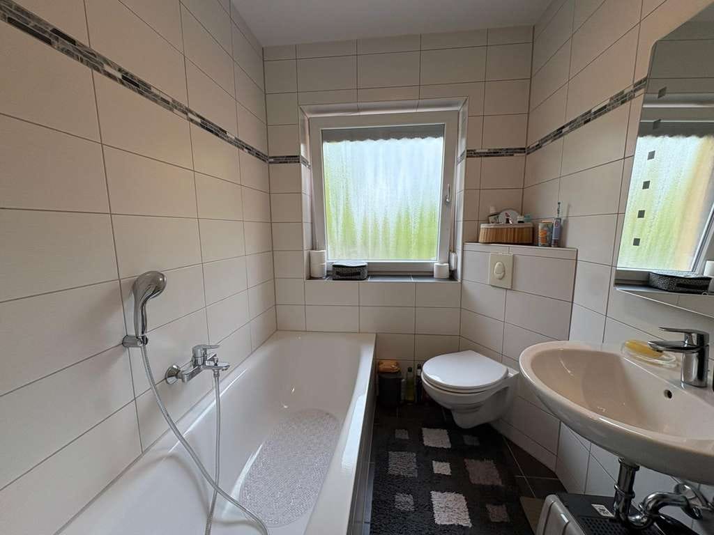 Immobilie in Speichersdorf - Eigentumswohnung in sanierter Wohnanlage! 3-Zimmer Wohnung mit Balkon und Garagenstellplatz - Bild 2