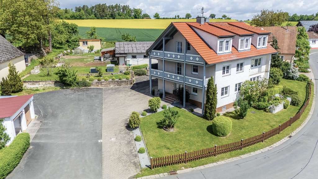 Immobilie in Wonsees - Attraktives Mehrfamilienhaus mit 3 Wohneinheiten, Sauna und naturnahem Wohnumfeld - Bild 1