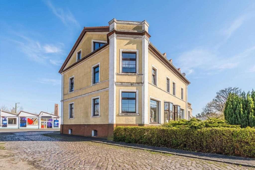 Immobilie in Neustadt (Dosse) - KENSINGTON - Exklusiv - Mehrfamilienhaus mit 4 Wohneinheiten und Gewerbe zentral in Neustadt (Dosse) - Bild 2