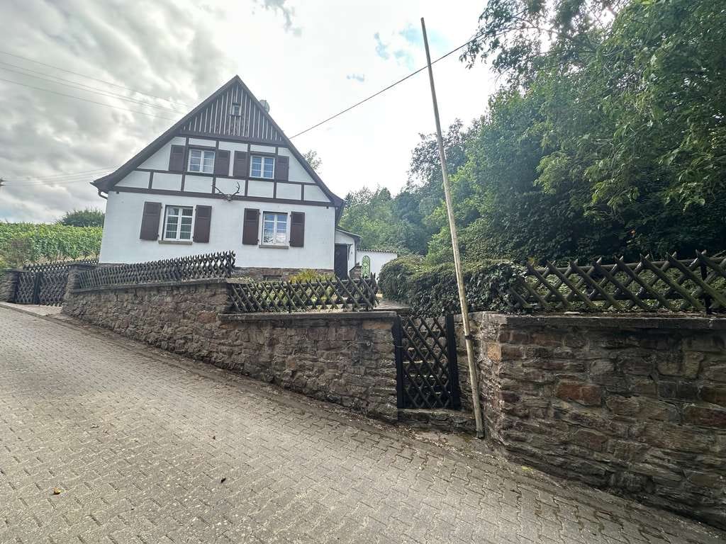 Immobilie in Niederheimbach - Charmantes Einfamilienhaus mit 1.826 m² Grundstück in idyllischer Lage - Bild 1