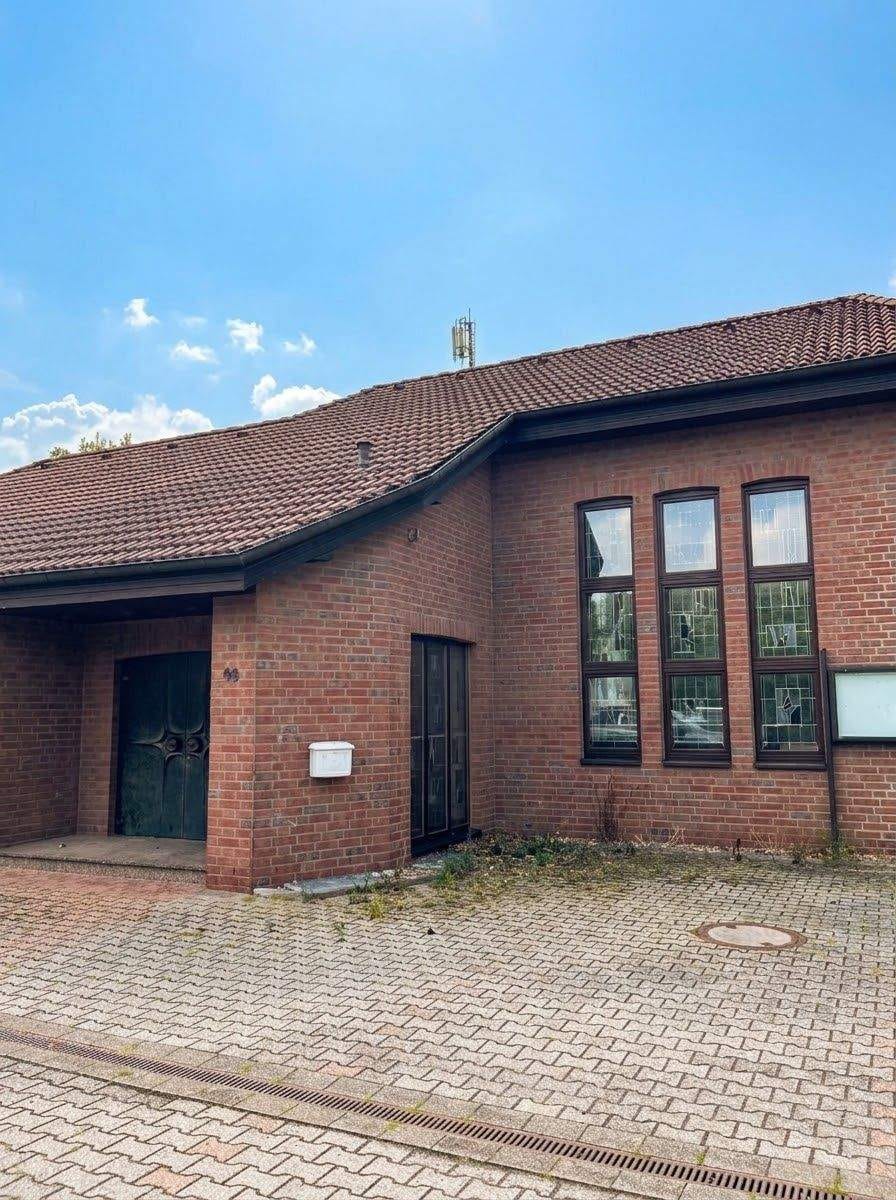 Immobilie in Mechernich - Ehemaliges Gemeindehaus - Verwandeln Sie dieses Gebäude in ein einzigartiges Loft-Zuhause - Bild 2