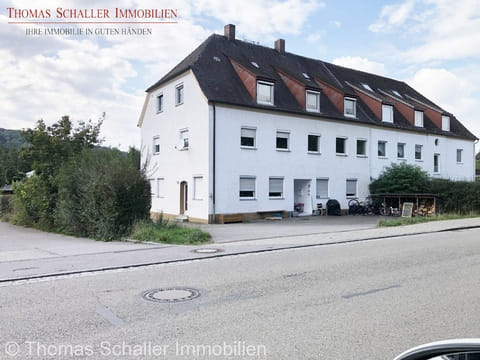 Immobilie in Berching - Schöne helle 4,5 Zimmer EDG Wohnung zum selbst einziehen oder als Kapitalanlage - Bild 0