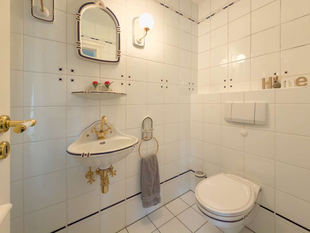 Immobilie in Tellingstedt - Rückzugsort der Extraklasse: Villa mit Eventlounge und Oldtimerhalle - Bild 3