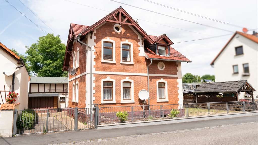 Immobilie in Saalfeld/Saale - Charmantes Ein- oder Zweifamilienhaus in Klinkerbauweise in Saalfeld - Bild 0