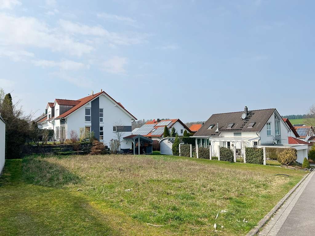 Immobilie in Mönsheim - „Herrliches Wohnen mit großem und sonnigem Garten." Sehr großzügiges und modernes EFH in Mönsheim - Bild 2