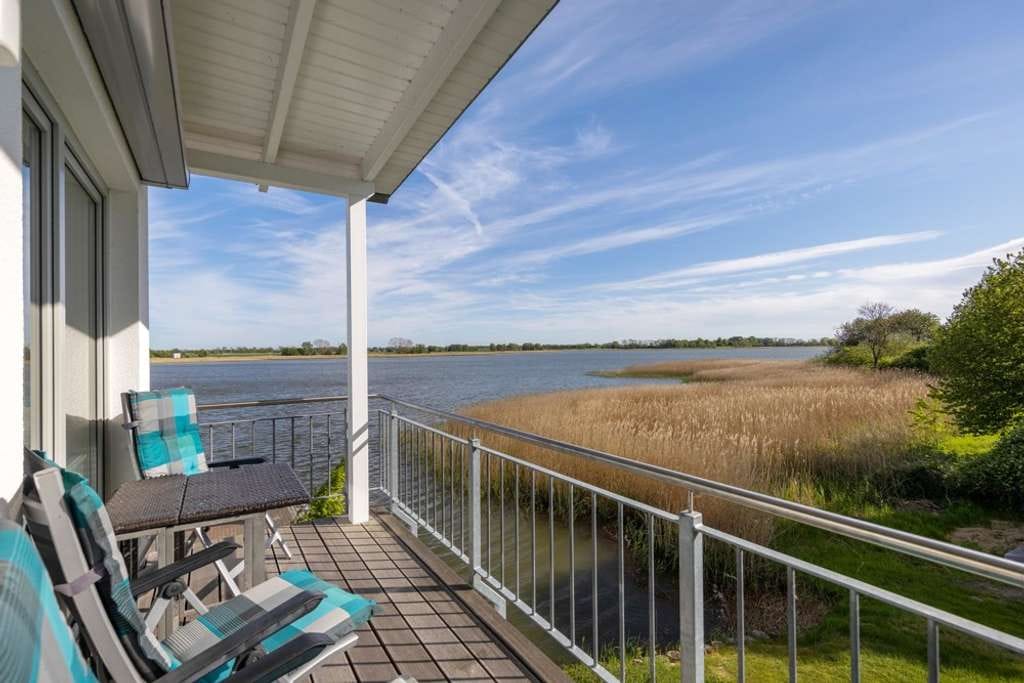 Immobilie in Poseritz - Wasser GST am Naturhafen m. eigenem Liegeplatz am Haus - Mod. FHS m. zwei 3-Zi.Etagenwohnungen - Bild 0
