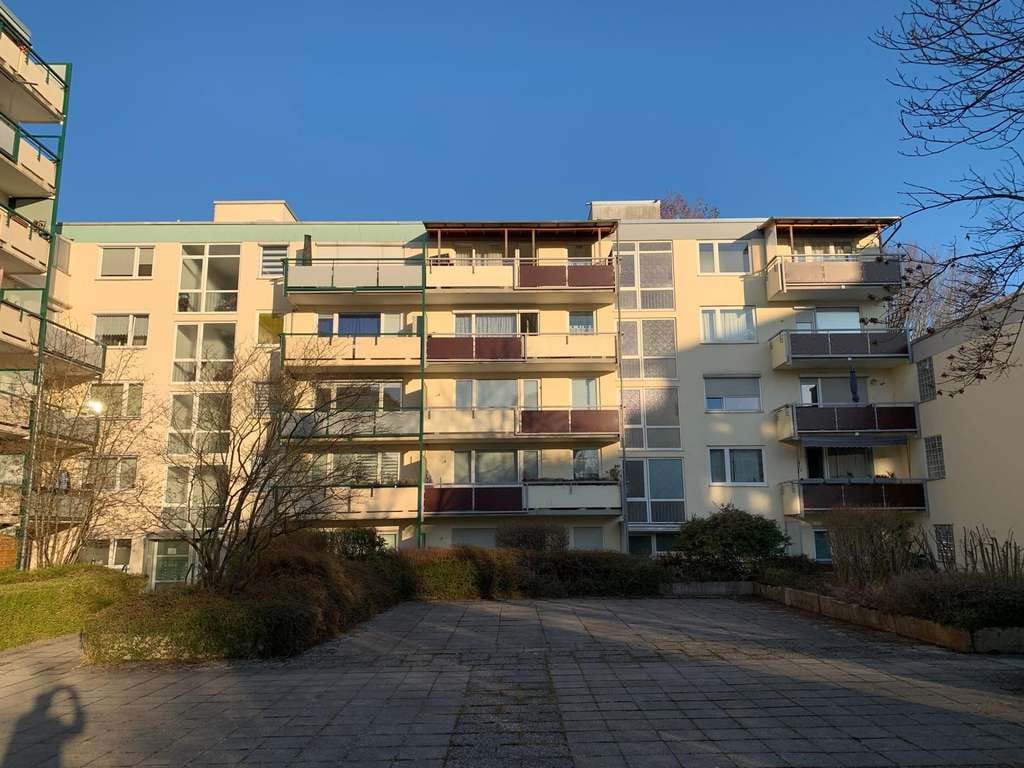 Immobilie in Ismaning - Ismaning b. MUC, ZUM SOFORTBEZUG, großes 1-Zi.-App. mit S/W-Balkon, v. Priv. - Bild 0