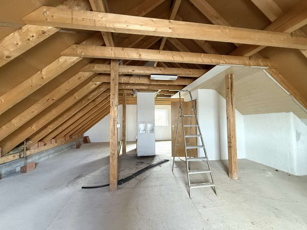 Immobilie in Zwiefalten - Wohnen mit Perspektive - Haus mit viel Ausbaureserve im Dachgeschoss - Bild 2
