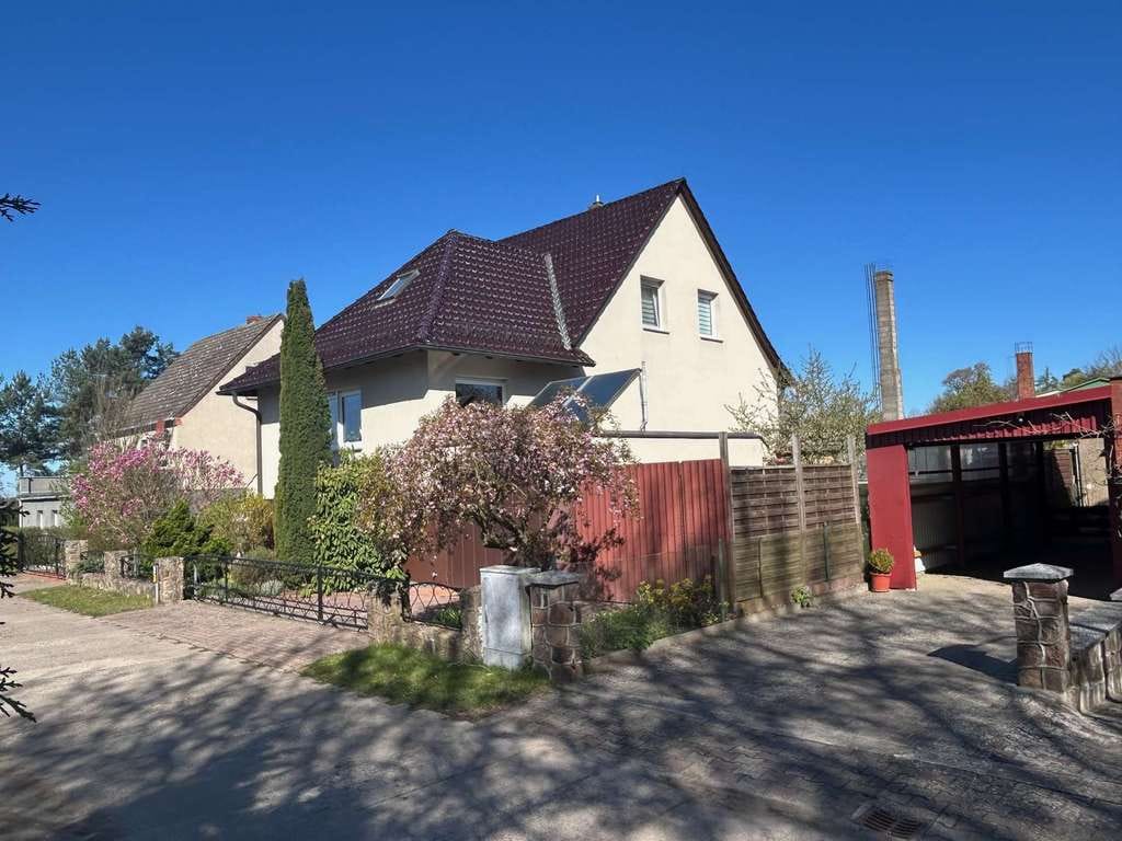 Immobilie in Meyenburg - geräumiges Einfamilienhaus mit Garage und Hobbywerkstatt in Ortsrandlage - Bild 2