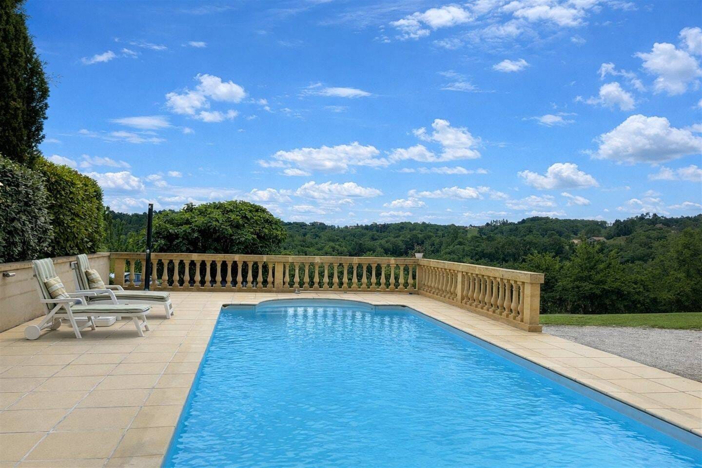 Immobilie in Nettelsee - Barrierefreies Erdgeschosshaus mit Pool und großer Garage - Bild 1