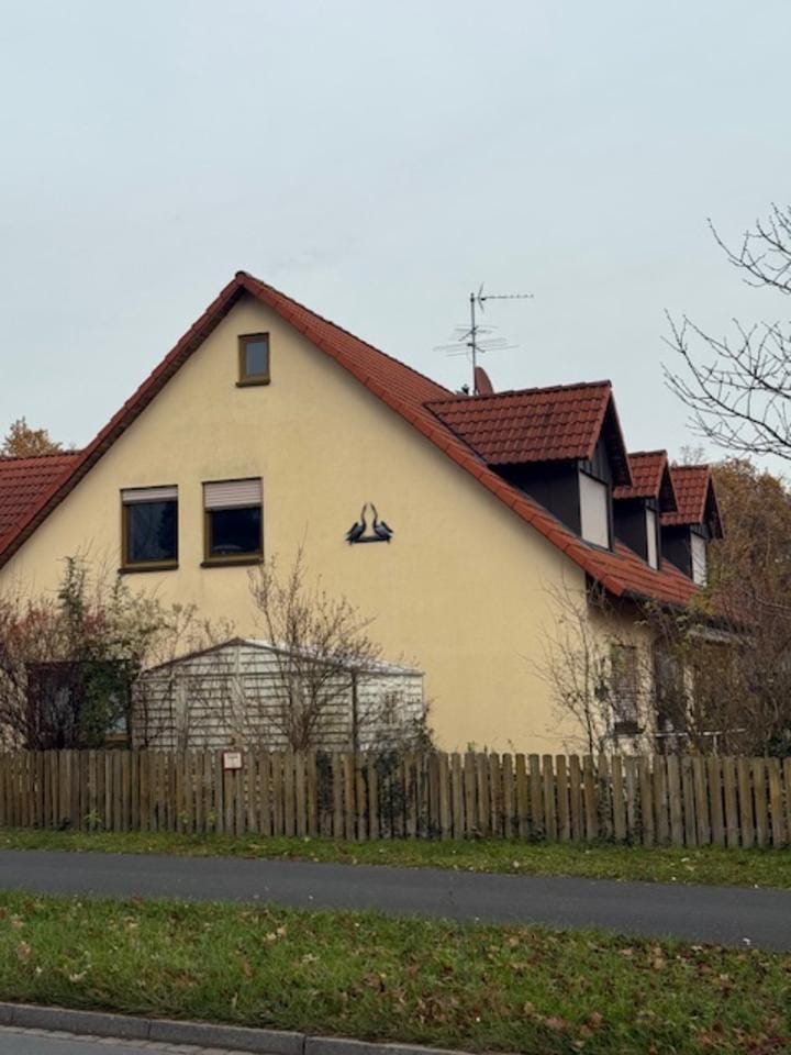 Immobilie in Oberasbach - Einfamilienhaus mit 368m² Wohn-Nutzfläche + großer Garage - Bild 0