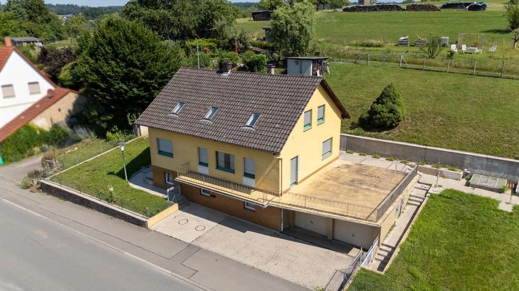 Immobilie in Epfenbach - Einfamilienhaus mit Nebengebäude und separatem Bauplatz auf knapp 1.400 m² in Epfenbach - Bild 0