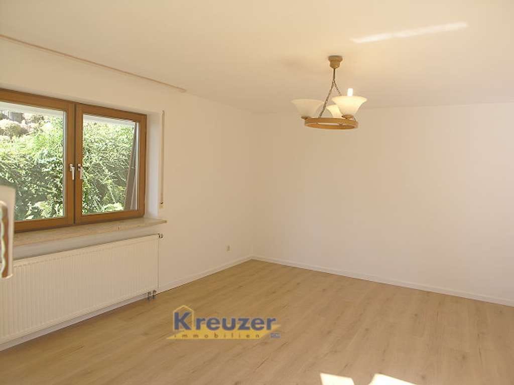 Immobilie in Berg - Ruhig Lage * Bezugsfrei * Renoviert - Hübsche 2 Zi.-Wohnung in Teilort von Berg !  - Bild 4