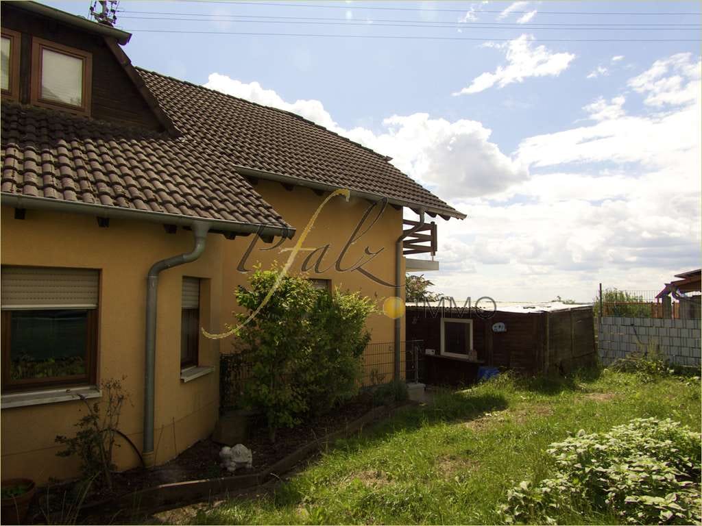 Immobilie in Höheinöd - Charmantes, großzügiges Einfamilienhaus in Höheinöd - Bild 1