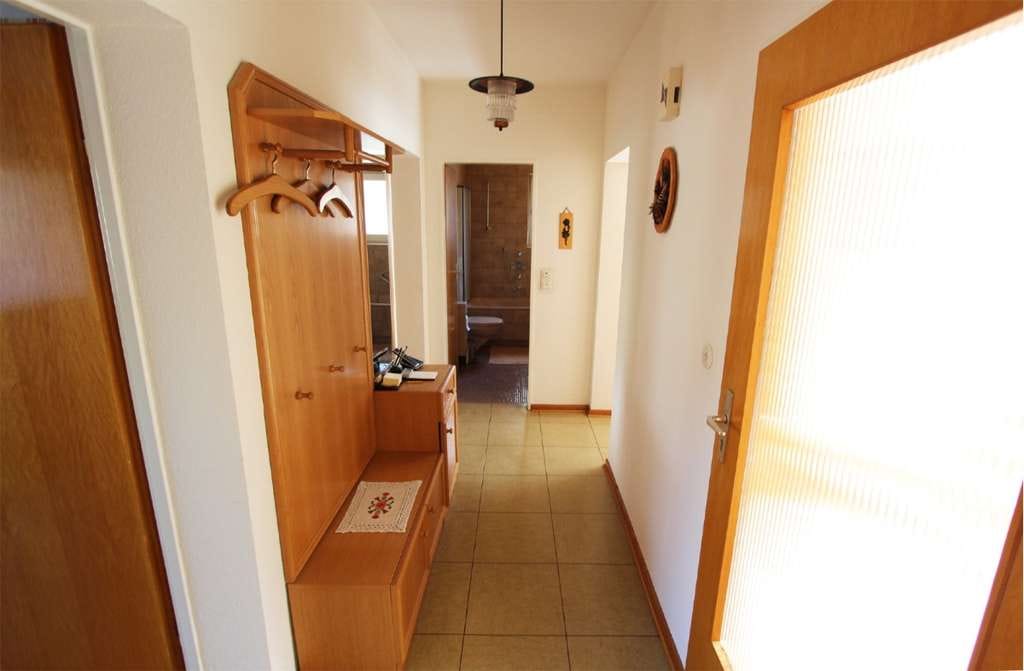 Immobilie in Linsengericht - Sehr gepflegtes und sofort bezugsfertiges Zweifamilienhaus in beliebter Lage mit Terrasse und Balkon - Bild 3