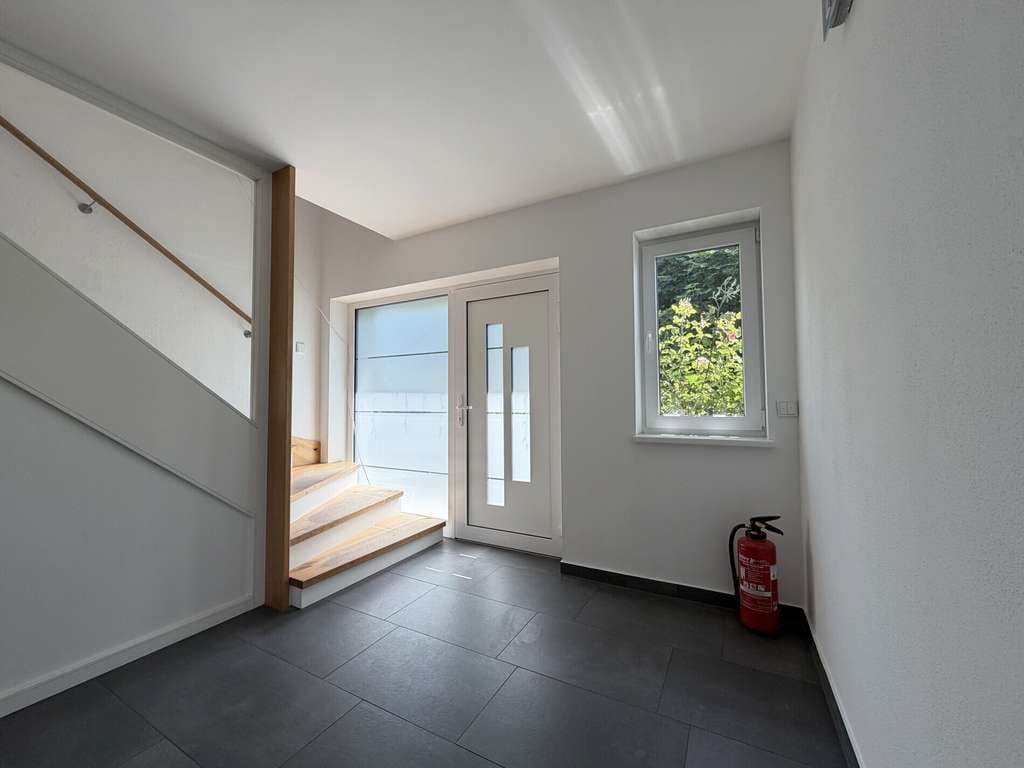Immobilie in Weimar (Lahn) - Wohnen mit Urlaubsfeeling – großzügiges Zuhause mit Einliegerwohnung und Schwimmteich - Bild 2